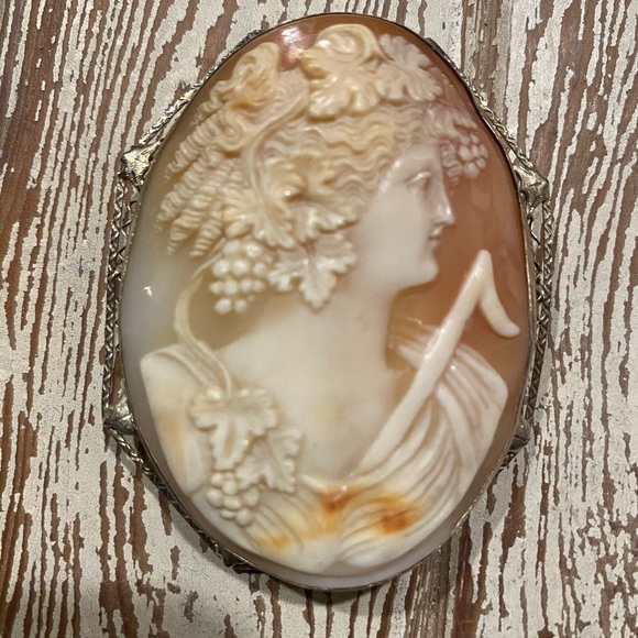 Source Unknown Jewelry - Conch Shell Cameo With 14K Gold Setting